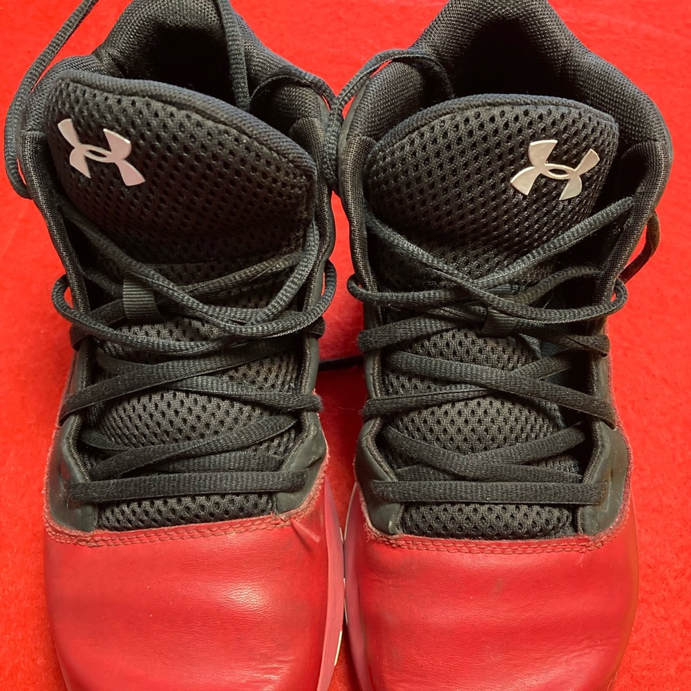 UNDER ARMOUR Youth Size 6 Basketball Shoes Red & Black